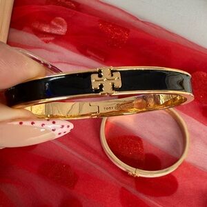 Tory Burch Black Enamel Logo Hinge Bangle Bracelet - Gold Accent